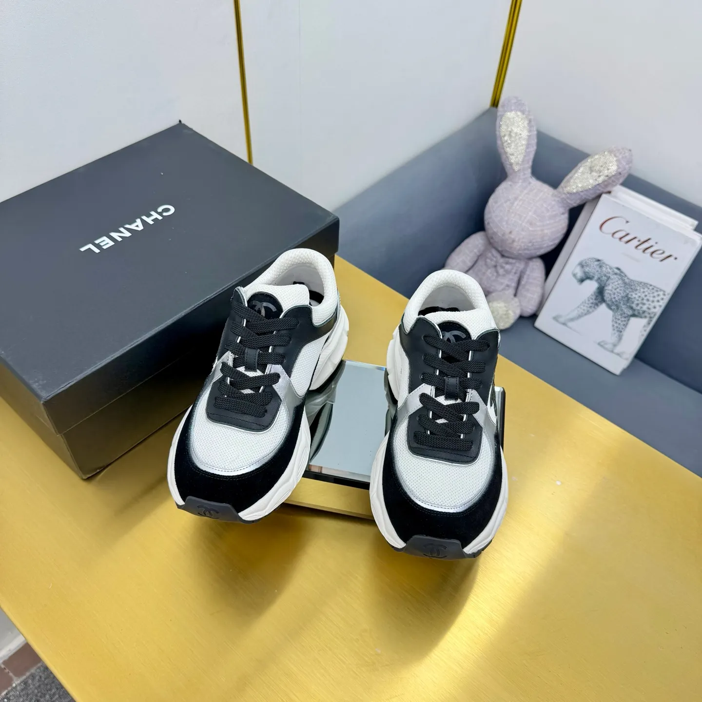 p700🐮🐮Upgraded version, upgraded version, upgraded version! No rebuttal accepted! ! ! ! Chanel Chanel dad shoes, couples' model for men and women - 2025 top casual sneakers in the counter. This classic design; the upper is electro-embroidered with various techniques; ❷The inner lining is made of: original Yangli + net ❸The outsole is based on: the original TPU combination outsole. The full set of boutique packaging for women 35–41